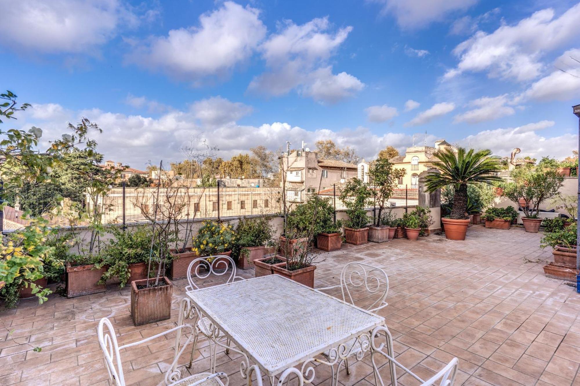 Trastevere Outstanding 4 Bedroom Terraced Appartement Rome